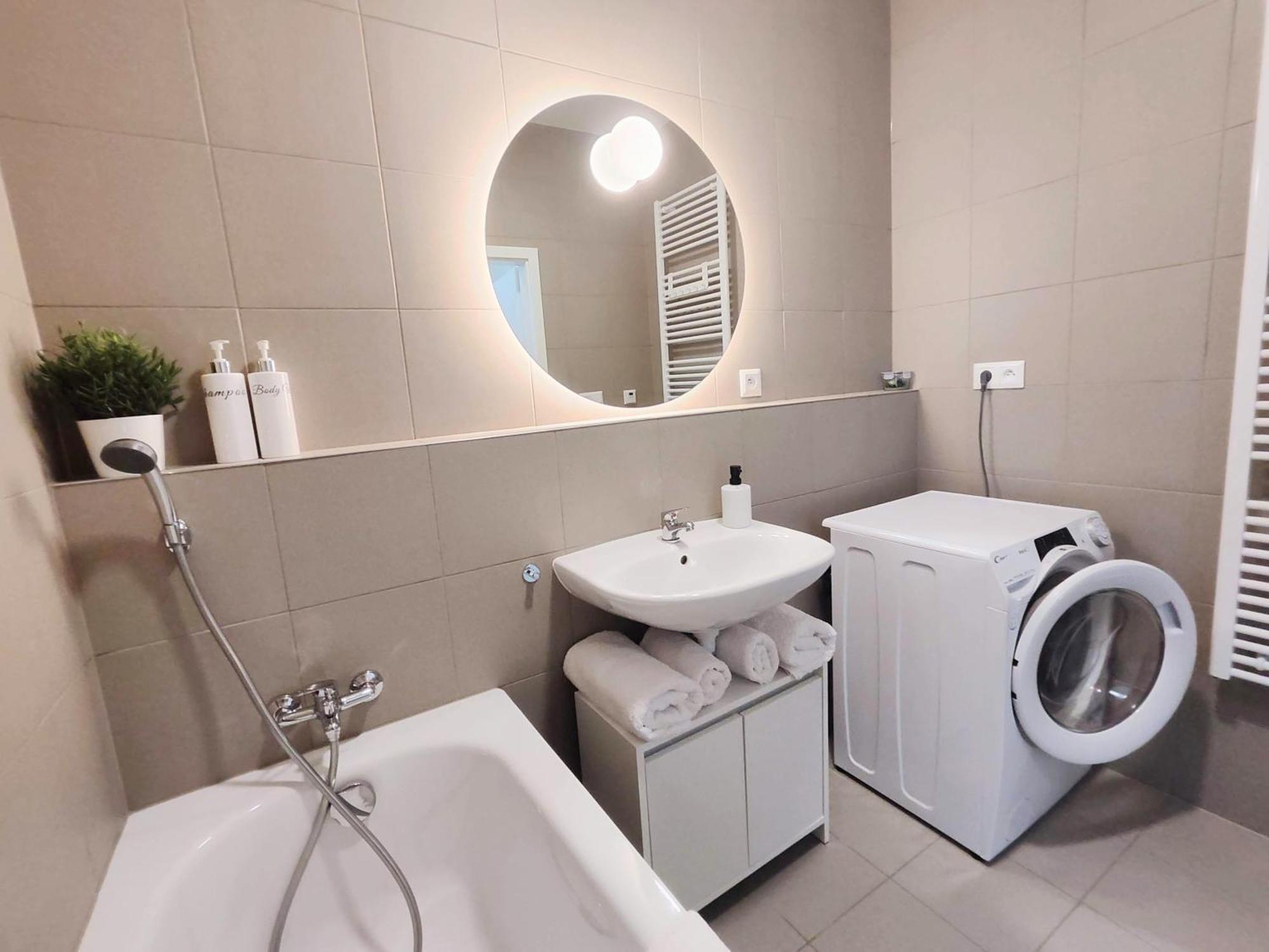 Apartamento Wings - Brand New - Presidential Garden - Free Parking Bratislava Exterior foto