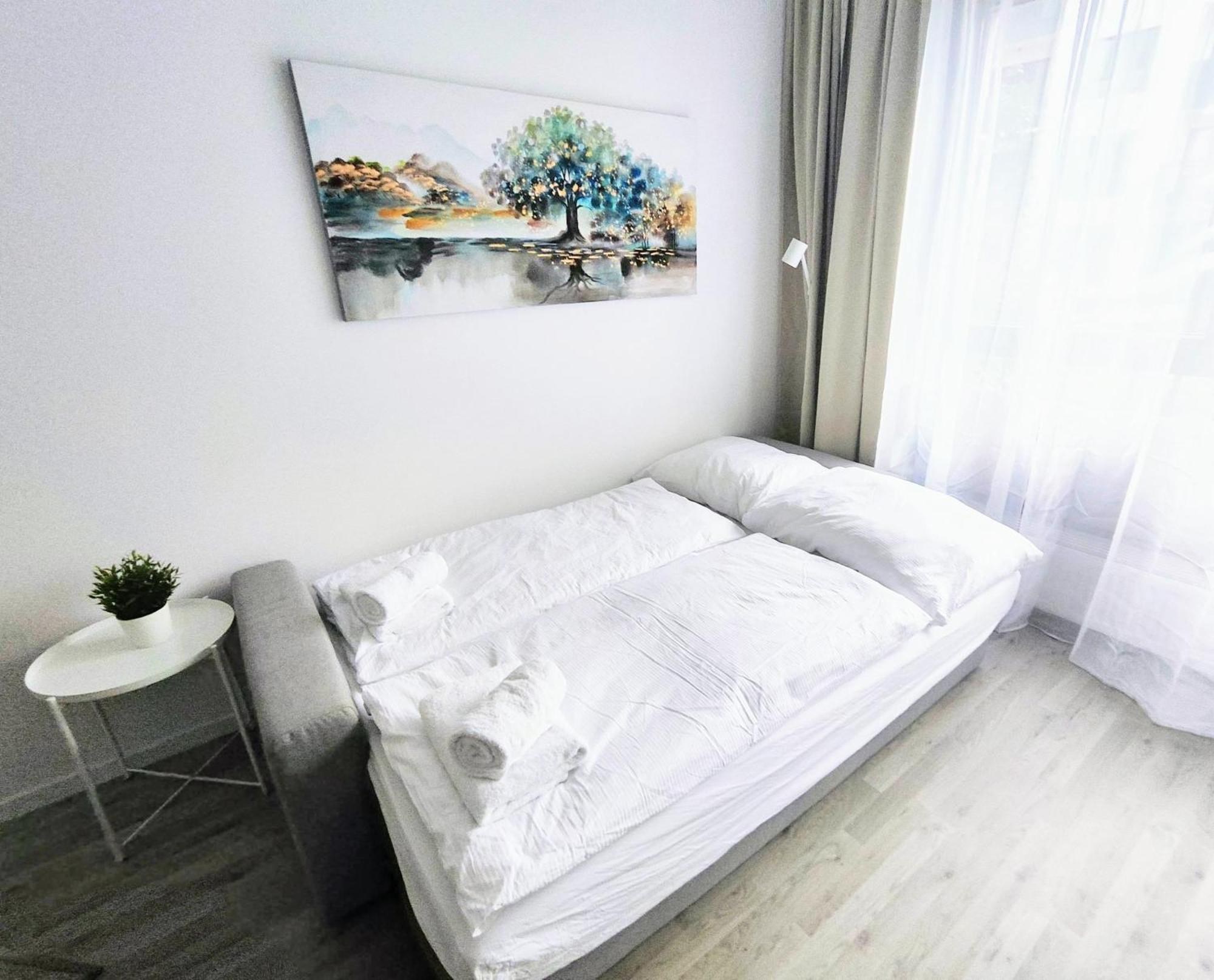 Apartamento Wings - Brand New - Presidential Garden - Free Parking Bratislava Exterior foto